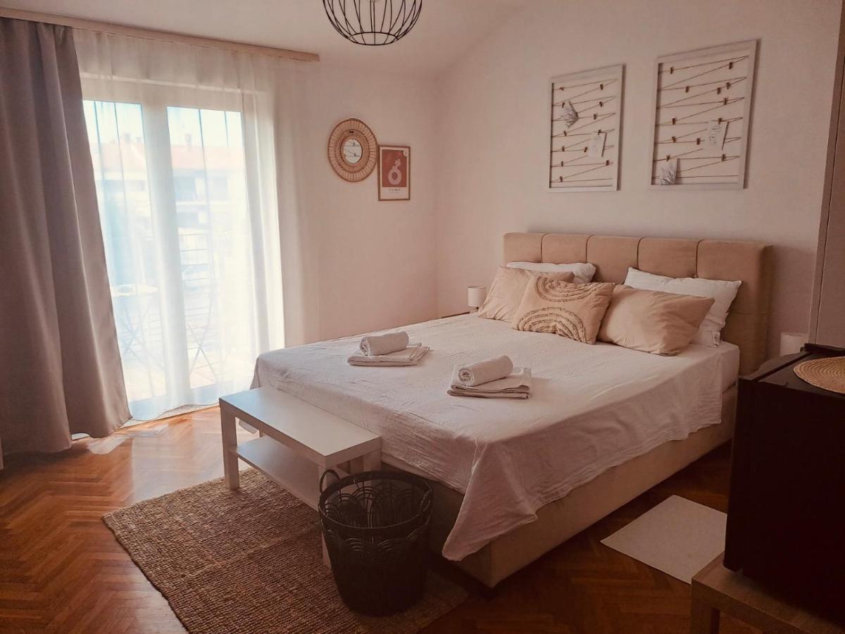 Guests House Dali Hotel โรวีน ภายนอก รูปภาพ